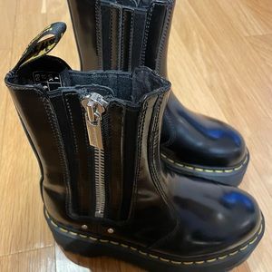 Dr. Martens 2976 MAX LEATHER PLATFORM CHELSEA BOOTS